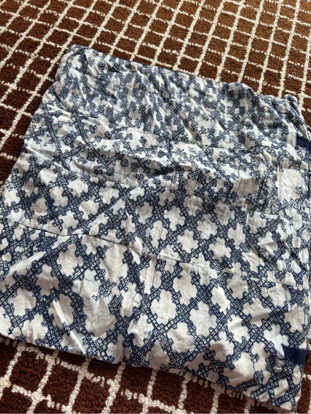 Width: 18 in, Length: 18 in